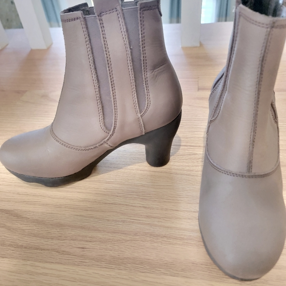 El Naturalista Grey leather octopus boots sz 37 us 6.5